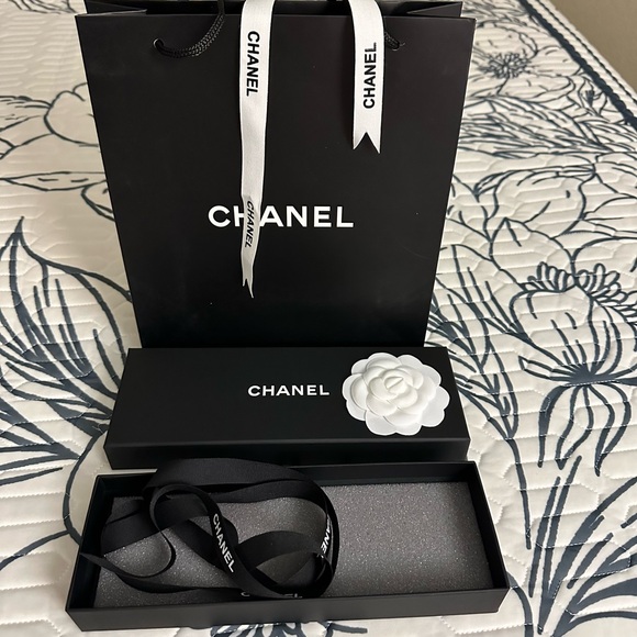 Chanel bracelet box - Picture 1 of 6